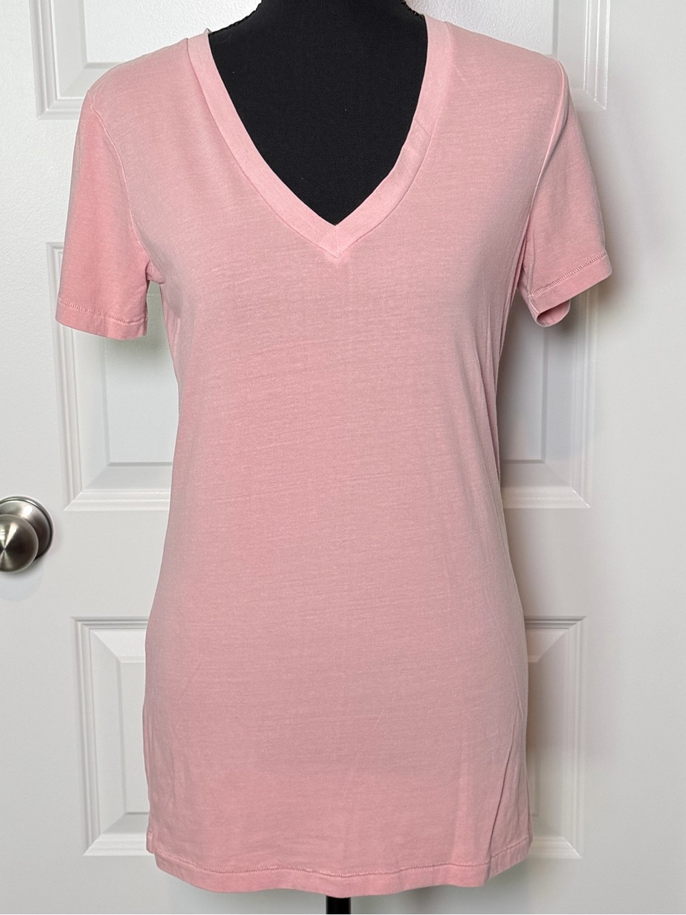 Decree Light Pink V-Neck Short Sleeve Tee | Women’s Medium | Soft Basic